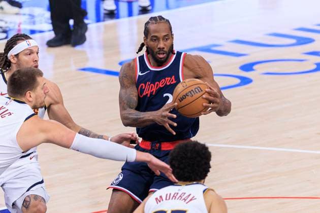 May 1, 2025, Inglewood, California, USA: Kawhi Leonard 2 of the Los Angeles Clippers receives the ball during Round One Game Six of the 2025 NBA, Basketball Herren, USA Playoffs against the Denver Nuggets on Thursday May 1, 2025 at Intuit Dome Arena in Inglewood, California. ARIANA RUIZ PI Inglewood USA - ZUMAp124 20250501_zaa_p124_005 Copyright: xArianaxRuizx