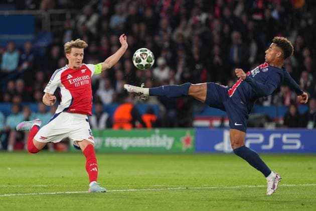 Desire Doue of PSG clears from Martin Odegaard of Arsenal Paris Saint-Germain v Arsenal, UEFA Champions League, Semi Final, Second Leg, Football, Parc des Princes, Paris, France - 07 May 2025 EDITORIAL USE ONLY No use with unauthorised audio, video, data, fixture lists, club league logos or live services. Online in-match use limited to 120 images, no video emulation. No use in betting, games or single club league player publications. Copyright: xDavexWinter Shutterstockx 15288067al