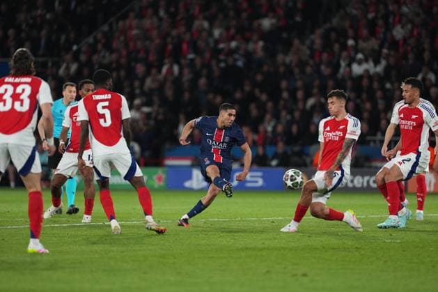 Sport Bilder des Tages Achraf Hakimi of PSG puts his side 2-0 ahead Paris Saint-Germain v Arsenal, UEFA Champions League, Semi Final, Second Leg, Football, Parc des Princes, Paris, France - 07 May 2025 EDITORIAL USE ONLY No use with unauthorised audio, video, data, fixture lists, club league logos or live services. Online in-match use limited to 120 images, no video emulation. No use in betting, games or single club league player publications. Copyright: xDavexWinter Shutterstockx 15288067cf