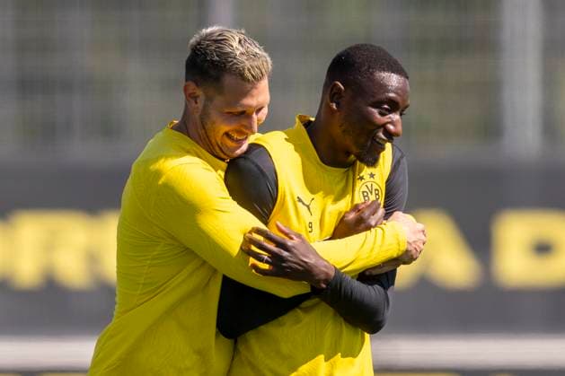 09.05.2025: Fußball: Öffentliches Training von Borussia Dortmund auf dem Trainingsgelände in Brackel. Dortmunds Niklas Süle (l) lacht mit Dortmunds Serhou Guirassy. Copyright: xDavidxInderliedx