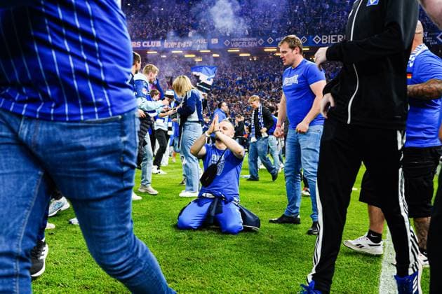 Bilder des Jahres 2025, Sport 05 Mai Sport Themen der Woche KW19 Fan feiert Aufstieg des Hamburger SV GER, Hamburger SV vs. SSV Ulm, Fussball, 2. Bundesliga, Spieltag 33, Saison 2024 2025, 10.05.2025 DFL REGULATIONS PROHIBIT ANY USE OF PHOTOGRAPHS AS IMAGE SEQUENCES AND OR QUASI-VIDEO GER, Hamburger SV vs. SSV Ulm, Fussball, 2. Bundesliga, Spieltag 33, Saison 2024 2025, 10.05.2025 Hamburg Copyright: xEibner-Pressefoto MarcelxvonxFehrnx EP_MFN