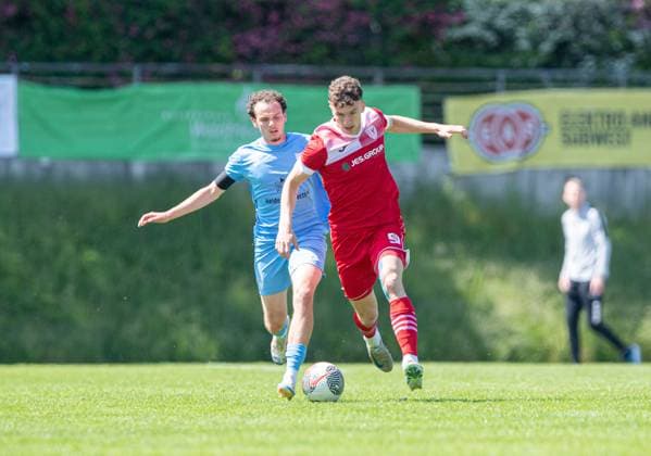 Fussball, Herren, Saison 2024 2025, Regionalliga Nordost (33. Spieltag), FC Viktoria 1889 Berlin - Greifswalder FC, v.l. Jakob Klautzsch (Viktoria Berlin), David Vogt (Greifswalder FC), 11.05. 2025, Copyright: xSebastianxRäppold MatthiasxKochx