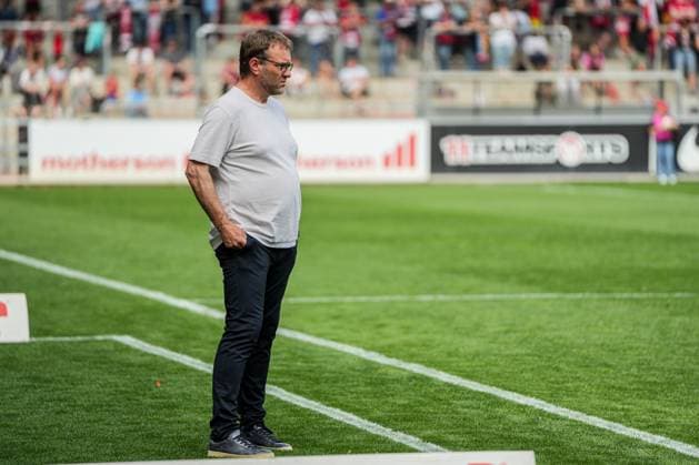 Google Pixel Frauen-Bundesliga: SC Freiburg vs. SV Werder Bremen, 11.05.2025 Thomas Horsch (SV Werder Bremen Trainer) Google Pixel Frauen-Bundesliga: SC Freiburg vs. SV Werder Bremen, Dreisamstadion, Sonntag 11.05.2025 DFB DFL REGULATIONS PROHIBIT ANY USE OF PHOTOGRAPHS AS IMAGE SEQUENCES AND OR QUASI-VIDEO. Copyright: xBEAUTIFULxSPORTS Boscox