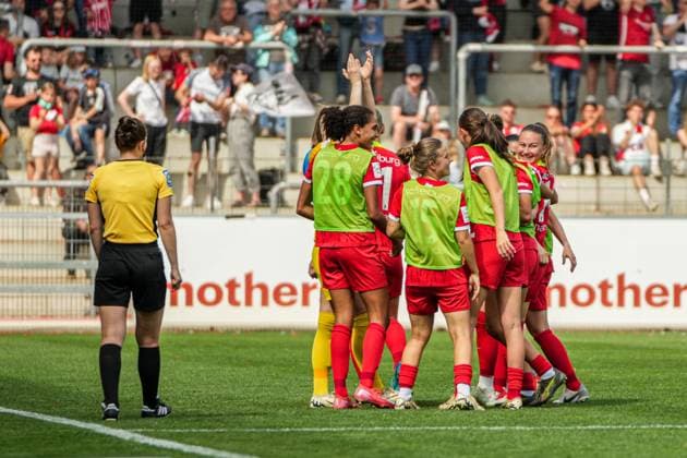 Google Pixel Frauen-Bundesliga: SC Freiburg vs. SV Werder Bremen, 11.05.2025 Torjubel zum 3:2 durch Eileen Campbell (SC Freiburg 10) Google Pixel Frauen-Bundesliga: SC Freiburg vs. SV Werder Bremen, Dreisamstadion, Sonntag 11.05.2025 DFB DFL REGULATIONS PROHIBIT ANY USE OF PHOTOGRAPHS AS IMAGE SEQUENCES AND OR QUASI-VIDEO. Copyright: xBEAUTIFULxSPORTS Boscox