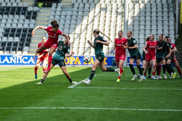 Google Pixel Frauen-Bundesliga: SC Freiburg vs. SV Werder Bremen, 11.05.2025 Cora Zicai (SC Freiburg 28) mit einem Hacketrick Richtung Tor Google Pixel Frauen-Bundesliga: SC Freiburg vs. SV Werder Bremen, Dreisamstadion, Sonntag 11.05.2025 DFB DFL REGULATIONS PROHIBIT ANY USE OF PHOTOGRAPHS AS IMAGE SEQUENCES AND OR QUASI-VIDEO. Copyright: xBEAUTIFULxSPORTS Boscox