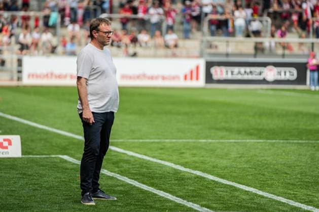 Google Pixel Frauen-Bundesliga: SC Freiburg vs. SV Werder Bremen, 11.05.2025 Thomas Horsch (SV Werder Bremen Trainer) Google Pixel Frauen-Bundesliga: SC Freiburg vs. SV Werder Bremen, Dreisamstadion, Sonntag 11.05.2025 DFB DFL REGULATIONS PROHIBIT ANY USE OF PHOTOGRAPHS AS IMAGE SEQUENCES AND OR QUASI-VIDEO. Copyright: xBEAUTIFULxSPORTS Boscox