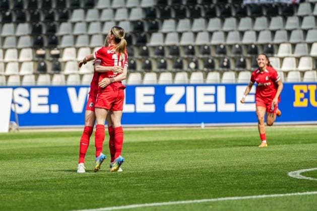 Google Pixel Frauen-Bundesliga: SC Freiburg vs. SV Werder Bremen, 11.05.2025 Torjubel zum 3:2 durch Eileen Campbell (SC Freiburg 10) Google Pixel Frauen-Bundesliga: SC Freiburg vs. SV Werder Bremen, Dreisamstadion, Sonntag 11.05.2025 DFB DFL REGULATIONS PROHIBIT ANY USE OF PHOTOGRAPHS AS IMAGE SEQUENCES AND OR QUASI-VIDEO. Copyright: xBEAUTIFULxSPORTS Boscox