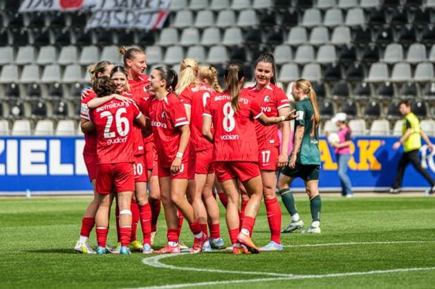 Google Pixel Frauen-Bundesliga: SC Freiburg vs. SV Werder Bremen, 11.05.2025 Torjubel zum 3:2 durch Eileen Campbell (SC Freiburg 10) Google Pixel Frauen-Bundesliga: SC Freiburg vs. SV Werder Bremen, Dreisamstadion, Sonntag 11.05.2025 DFB DFL REGULATIONS PROHIBIT ANY USE OF PHOTOGRAPHS AS IMAGE SEQUENCES AND OR QUASI-VIDEO. Copyright: xBEAUTIFULxSPORTS Boscox