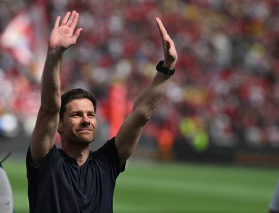 11.05.2025, xophax, Fussball 1.Bundesliga, Bayer 04 Leverkusen - Borussia Dortmund v.l. Trainer Xabi Alonso wird gefeiert und verabschiedet (DFL DFB REGULATIONS PROHIBIT ANY USE OF PHOTOGRAPHS as IMAGE SEQUENCES and or QUASI-VIDEO) Leverkusen