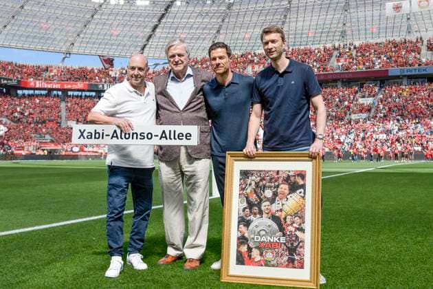 Im Bild v. i. Fernando Carro de Prada VORSITZENDER GESCHÄFTS-FÜHRUNG, WERNER,WENNING VORSITZENDER GESELLSCHAFTER-AUSSCHUSS Xabi Alonso (Leverkusen Coach) Simon Rolfes GESCHÄFTSFÜHRER 11.05.2025 Fussball Bayer Leverkusen vs Borussia Dortmund, BayArena, Leverkusen, DFB DFL REGULATIONS PROHIBIT ANY USE OF PHOTOGRAPHS AS IMAGE SEQUENCES AND OR QUASI-VIDEO