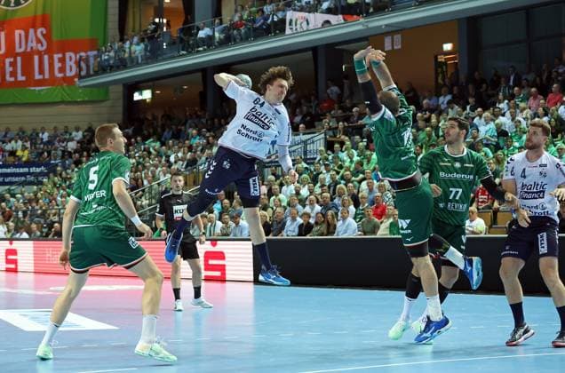 15.05.2025, xovx, Handball DAIKIN Handball-Bundesliga, HSG Wetzlar - SG Flensburg-Handewitt v.l. Rasmus Meyer Ejlersen (HSG Wetzlar), Lasse Möller (SG Flensburg-Handewitt), Vladimir Vranjes (HSG Wetzlar), Stefan Cavor (HSG Wetzlar), Johannes Golla (SG Flensburg-Handewitt) Wetzlar Buderus-Arena Hessen Deutschland (DE)