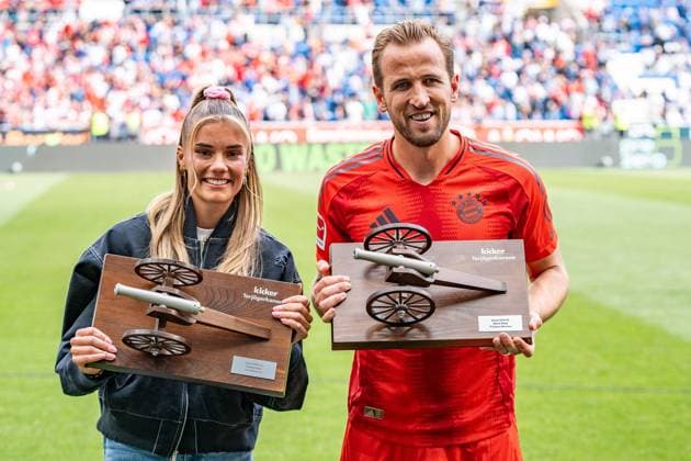 Bilder des Jahres 2025, Sport 05 Mai Sport Themen der Woche KW20 Sport Bilder des Tages 17.05.2025, TSG 1899 Hoffenheim vs. FC Bayern München, 1. Bundesliga, 34. Spieltag Torjägerkanone Kicker Selina Cerci und Harry Kane (FC Bayern Muenchen, 9) Wichtiger Hinweis: Gemaess den Vorgaben der DFL Deutsche Fussball Liga bzw. des DFB Deutscher Fussball-Bund ist es untersagt, in dem Stadion und oder vom Spiel angefertigte Fotoaufnahmen in Form von Sequenzbildern und oder videoaehnlichen Fotostrecken zu verwerten Copyright: xBahhoxKarax