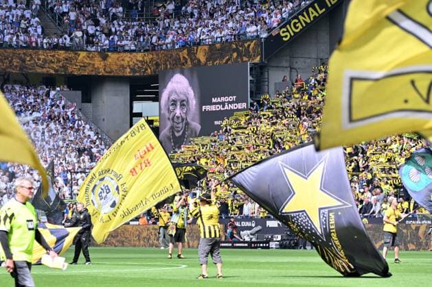 Bilder des Jahres 2025, Sport 05 Mai Sport Themen der Woche KW20 Sport Bilder des Tages Gedenken an Margot Friedländer, Margot Friedlaender 17.05.2025, Fussball 1. Bundesliga, 34. Spieltag, Saison 2024 2025 Borussia Dortmund - Holstein Kiel 3:0 Foto: Maik Hölter Team2 DFL regulations prohibit any use of photographs as image sequences and or quasi-video Dortmund Signal Iduna Park Nordrhein Westfalen Deutschland