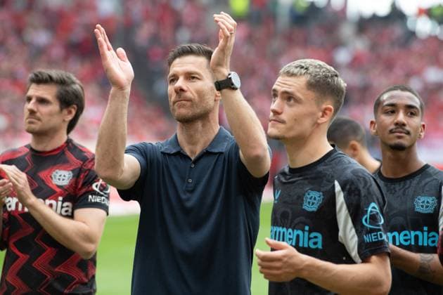Schlussjubel Trainer Xabi Xabier ALONSO (LEV) und Florian WIRTZ (LEV) Jubel, jubeln, Freude, cheers, 1.FSV Mainz 05 (MZ) -Bayer Leverkusen (LEV) 2-2 Fussball 1. Bundesliga Saison 2024 2025, 34.Spieltag, Spieltag34, am 17.05.2025, MEWA Arena Mainz. Â