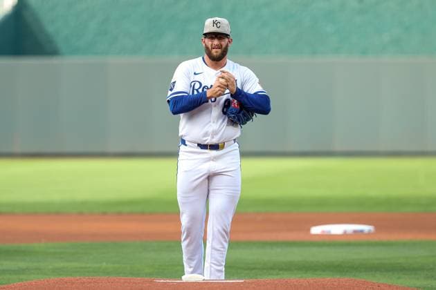 May 17, 2025: Kansas City Royals starting pitcher Noah Cameron (65) warms up before the first inning against the St. Louis Cardinals at Kauffman Stadium in Kansas City, MO. CSM Kansas City United States of America - ZUMAc04_ 20250517_zma_c04_407 Copyright: xDavidxSmithx