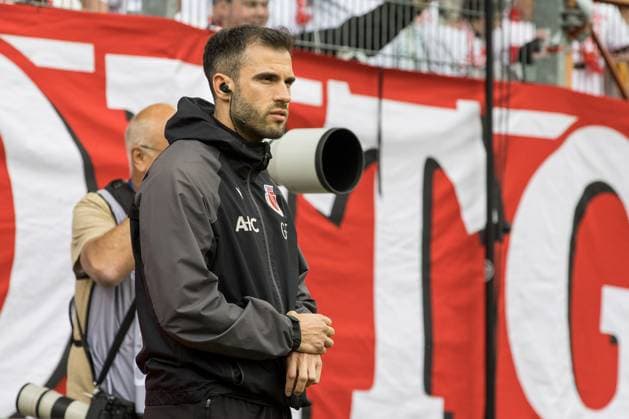 Cottbus, Deutschland 17. Mai 2025: 3. Liga - 2024 2025 - FC Energie Cottbus vs. FC Ingolstadt Im Bild: Fitnesstrainer Gianluca Fraternali (Energie Cottbus) DFB regulations prohibit any use of photographs as image sequences and or quasi-video. LEAG Energie Stadion Brandenburg Copyright: xFotostandx xWeilandx
