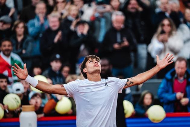 Tennis Männer bitpanda Hamburg Open ATP, Tennis Herren 500 Tomas Etcheverry (ARG) vs. Flavio Cobolli (ITA) 23.05.2025 Flavio Cobolli gewinnt das Spiel und jubelt Hamburg Tennisstadion am Rothenbaum Hamburg Deutschland