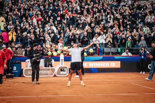 Tennis Männer bitpanda Hamburg Open ATP, Tennis Herren 500 Tomas Etcheverry (ARG) vs. Flavio Cobolli (ITA) 23.05.2025 Flavio Cobolli gewinnt das Spiel und jubelt Hamburg Tennisstadion am Rothenbaum Hamburg Deutschland
