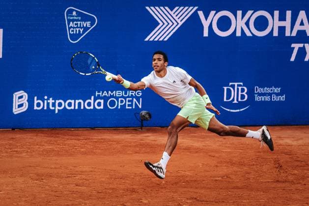 Tennis Männer bitpanda Hamburg Open ATP, Tennis Herren 500 Felix Auger-Aliassime (CAN) vs. Andrei Andrejewitsch Rubljow (RUS) 23.05.2025 Felix Auger-Aliassime Vorhand Hamburg Tennisstadion am Rothenbaum Hamburg Deutschland