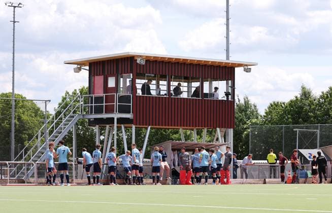 BAU 10.05.2025, Deutschland, Ludwigsburg, Hockey 2. Bundesliga, HC Ludwigsburg vs. Zehlendorfer Wespen, Sprecherkabine (HCL)