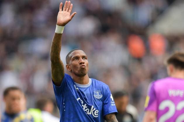 Newcastle United FC v Everton FC - Premier League Ashley Young of Everton FC plays during the Premier League match between Newcastle United and Everton at St. James s Park in Newcastle, on May 25, 2025. Newcastle Tyne and Wear United Kingdom  Copyright: xMIxNewsx originalFilename:fletcher-newcastl250525_npGMv.jpg