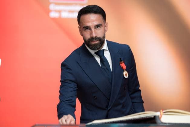 Bilder des Jahres 2025, Sport 05 Mai Sport Bilder des Tages Ayuso entrega la Medalla de Oro de la Administración autonómica al futbolista del Real Madrid Daniel Carvajal El futbolista del Real Madrid Daniel Carvajal recibe la Medalla de Oro de la Administración autonómica, en la Real Casa de Correos, a 27 de mayo de 2025, en Madrid (Espana). El Gobierno de Isabel Díaz Ayuso ha concedido la Medalla de Oro al futbolista Dani Carvajal, canterano del Real Madrid nacido en Leganés. La Comunidad ha justificado este reconocimiento recordando que el futbolista ha logrado más de 30 títulos a lo largo de su carrera, consolidándose como uno de los más laureados de su generación . 27 MAYO 2025 Diego Radamé Espana