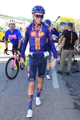 Giro d Italia 2025 UCI Cycling race - Stage 16 Pierre Teyssot MAXPPP ; 16th stage of the 108th Giro d Italia cycling race of 203kms from Piazzola sul Brenta to San Valentino on May 27, 2025. French Romain Bardet (PicNic) reaching is bus Pierre Teyssot Maxppp Mori Trentino Italy  Copyright: xMAXPPPxPierrexTeyssotx TPX29950 TPX29950