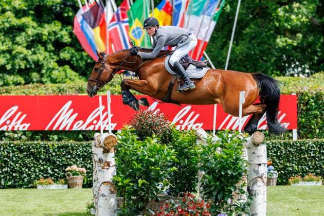 Bilder des Jahres 2025, Sport 05 Mai Sport Bilder des Tages HAMBURG - Al Shira aa 94. Deutsches Spring- und Dressur DERBY 2025, HAMBURG - Al Shira aa 94. Deutsches Spring- und Dressur DERBY 2025 NALLON Ciaran (IRL), Be Wineham Al Shira aa Derby Tour CSI4* - Derby Tour: 1st qualifier for the German Jumping Derby Hamburg, Jenischpark, Derby Park Klein Flottbek 28. May 2025 -