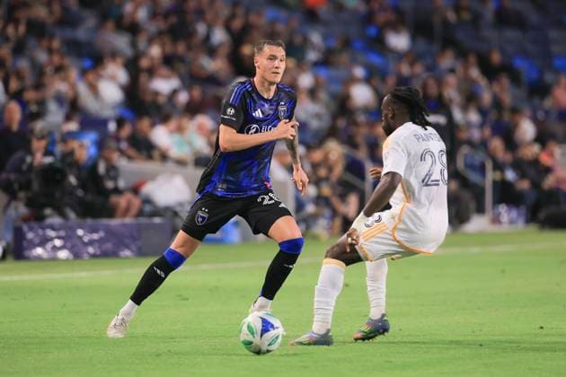May 28, 2025, Carson, California, USA: Joseph Paintsil 28 of the LA Galaxy defends against Benji Kikanovi 28 of the San Jose Earthquakes during their regular season MLS, Fussball Herren, USA match on Wednesday May 28, 2025 at Dignity Health Sports Park Stadium in Carson, California. Galaxy loses to Earthquakes, 0-1. JAVIER ROJAS PI Carson USA - ZUMAp124 20250528_zaa_p124_046 Copyright: xJavierxRojasx