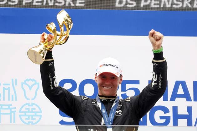 Sport Themen der Woche KW22 Bilder des Jahres 2025, Sport 05 Mai Sport Bilder des Tages Jubelnder Sieger Maximilian Günther (GER) DS- Penske mit dem Pokal auf dem Podium, Rennen 1, FIA Formel E Weltmeisterschaft Saison 11, Shanghai E- Prix, China,. 31.05.2025, Shanghai International Circuit