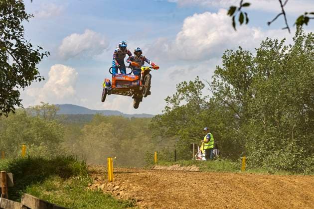 Bilder des Jahres 2025, Sport 06 Juni Sport Themen der Woche KW22 Sport Bilder des Tages Tim Prümmer Prummer (GER) und Jarno Steegmans (BEL) auf AMS-VMC_KTM (17) , Deutschland, Motorsport, INT. 58. ADAC Motocross Schopfheim, 2025, 1. Lauf DM Seitenwagen, 01.06.2025, Sports Field MSC Schopfheim, Schopfheim, Deutschland Schopfheim Sports Field MSC Schopfheim Baden-Württemberg Deutschland Copyright: xGrantxHubbsx