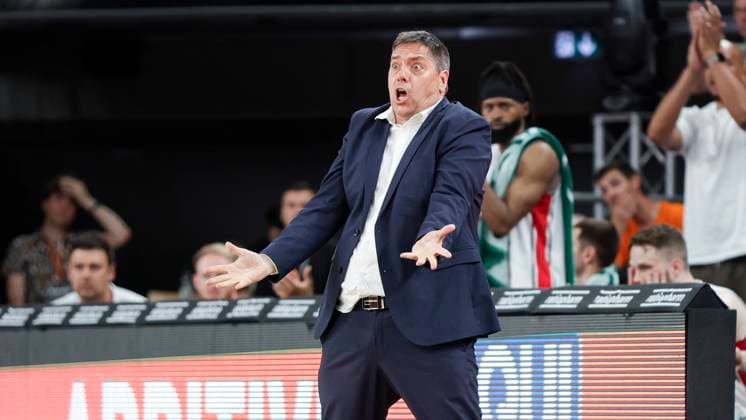 Im Bild: Head-Coach Sasa Filipovski (Wuerzburg Baskets) ist verwundert 01.06.2024, ratiopharm Ulm vs. FIT-One Wuerzburg Baskets, easyCredit BBL, Playoffs, Halbfinale, 1. Spiel, Deutschland, 89231, ratiopharm Arena, Copyright: HMBxMedia xJulienxBecker