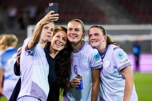 250603 Ada Hegerberg, Lise Klaveness, president of the Norwegian Football Association (NFF), Marthine ostenstad and Signe Gaupset of Norway celebrates after the UEFA Women™s Nations League football match between Switzerland and Norway on June 3, 2025 in Sion. Photo: Marius Simensen BILDBYRAN COP 238 bbeng dam football fotball fotboll norge norway soccer sveits switzerland uefa women s nations league Copyright: MARIUSxSIMENSEN BB250603BB925
