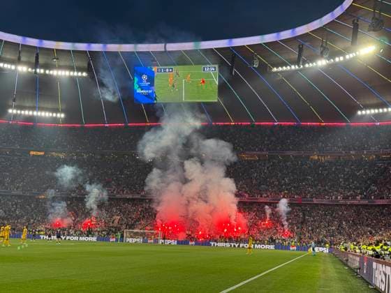 31.05.2025, Fussball UEFA Championsleague Finale 2025: Paris St. Germain - Inter Mailand, in der Allianz-Arena München. Pyro von den Pariser Fans