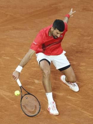 Tennis: French Open Novak Djokovic of Serbia plays against Alexander Zverev of Germany in the men s singles quarterfinals at the French Open tennis tournament in Paris on June 4, 2025.  A14AA0004625764P