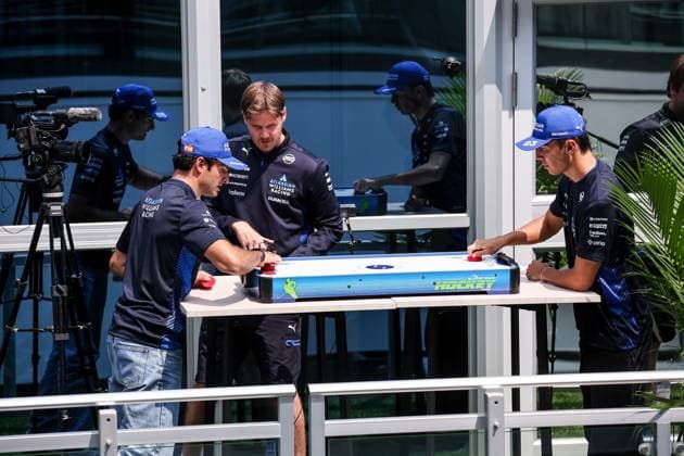 F1 - CANADIAN GRAND PRIX 2025 SAINZ Carlos (spa), Williams Racing FW47, portrait and ALBON Alexander (tha), Williams Racing FW47, portrait during the Formula 1 Pirelli Grand Prix du Canada 2025, 10th round of the 2025 FIA Formula One World Championship, WM, Weltmeisterschaft from June 14 to 16, 2025 on the Circuit Gilles Villeneuve, in MontrÃ al, Canada - MontrÃ alCanada  Copyright: xEricxAlonsox