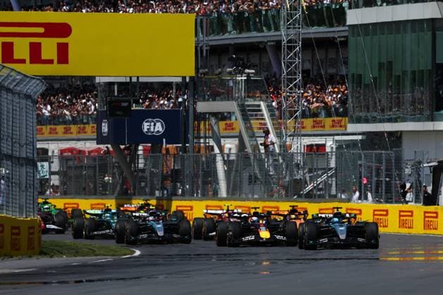 F1 - CANADIAN GRAND PRIX 2025 Start of the race, 63 RUSSELL George (gbr), Mercedes AMG F1 Team W16, action leads the group during the Formula 1 Pirelli Grand Prix du Canada 2025, 10th round of the 2025 FIA Formula One World Championship, WM, Weltmeisterschaft from June 14 to 16, 2025 on the Circuit Gilles Villeneuve, in MontrÃ al, Canada - MontrÃ alCanada  Copyright: xDPPIx