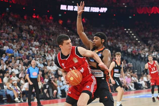 VLADIMIR LUCIC (FCB), Aktion,Zweikampf gegen Nelson WEIDEMANN (UL) Basketball BBL,Saison 2024 2025 3.Finale, FC Bayern Muenchen-Ratiopharm Ulm am 21.06.2025, S A P G A R D EN