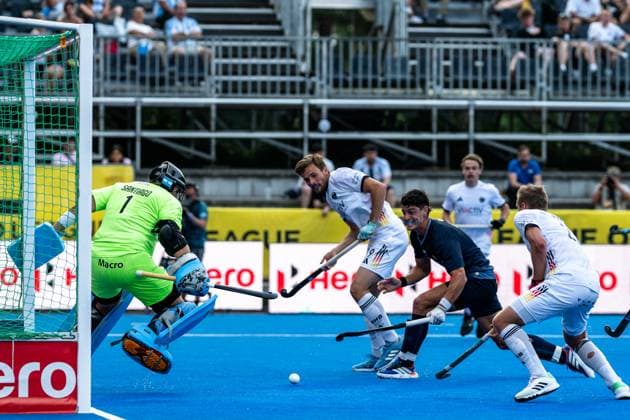 Bilder des Jahres 2025, Sport 06 Juni Sport Themen der Woche KW25 Sport Bilder des Tages Feldhockey, FIH Pro League, Deutschland - Argentinien FIH Pro League Hockey - Berlin - Pro League Honamas Argentinien Berlin, Deutschland, 22.06.25: FIH Pro League Hockey - Berlin im Ernst-Reuter Sportfeld am 22.06.2025 in Berlin, Deutschland. (Foto von Axel Kaste) Berlin, Germany, 22.06.25: FIH Pro League Hockey - Berlin in Ernst-Reuter Sportfeld at 22.06.2025 in Berlin, Deutschland. (Foto from Axel Kaste) Tor durch Hannes Mueller (Deutschland 25) nach Vorbereitung von Justus Weigand (Deutschland 19) Berlin Ernst-Reuter Sportfeld Deutschland
