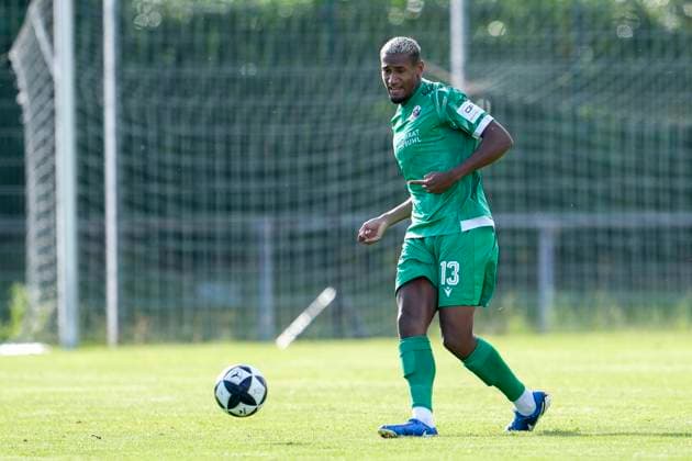 Yannick Osee (SVS, 13), am Ball, Freisteller, Ganzkörper, Einzelbild, Einzelfoto, Aktion, Action, 27.06.2025, Leimen (Deutschland), Fussball, Testspiel, FC Badenia St.Ilgen - SV Sandhausen