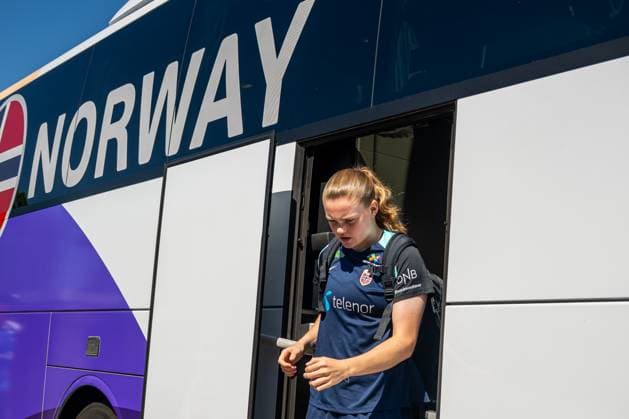 250629 Signe Gaupset of the Norwegian women s national football team arrives at a training session ahead of the UEFA Women s Euro 2025 on June 29, 2025 in Neuchatel. Photo: Vegard Grott BILDBYRAN kod VG VG0774 bbeng fotboll football soccer fotball fotbolls-em fotball em europamästerskap em uefa womens euro em 2025 träning practice training trening norge norway dam day -3 Copyright: VEGARDxGRoTT BB250629VG028