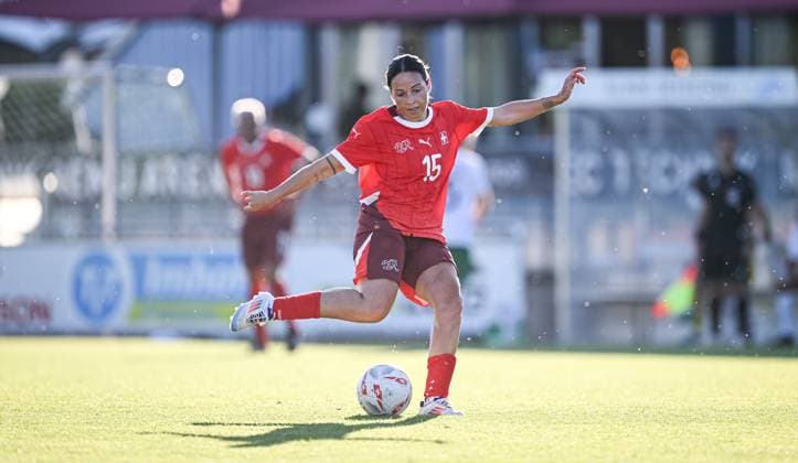 Fussball 28.06.2025 Jubilaeumsspiel 120 Jahre FC Kreuzlingen: Suisse Legends gegen FC Kreuzlingen Vanessa Bernauer (Suisse Legends)