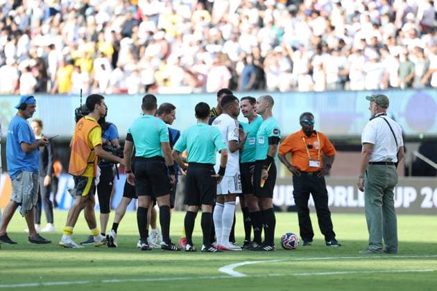 Real Madrid and Borussia Dortmund at the 2025 FIFA Club World Cup Kylian MbappÃ and Xabi Alonso of Real Madrid and Brazilian referee Ramon Abatti Abel during the match between Real Madrid and Borussia Dortmund, a game valid for the quarter-finals of the 2025 FIFA Club World Cup at Metlife Stadium in East Hartford in the United States this Saturday, July 5. East Hartford MetLife NJ United States Copyright: xWILLIAMxVOLCOVx