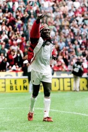 960428 Fotboll, Serie A, Milan - Fiorentina, 3-1: George Weah, Milan jublar efter segern. Copyright: BILDBYRAN BB960428BB061