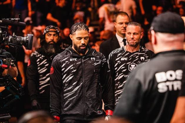July 13, 2025, Nashville, Tn, United State: Max Griffin fights Chris Curtis in a Welterweight bout during the UFC Nashville: Lewis vs Teixeira at Bridgestone Arena on July 13, 2025 in Nashville, TN, United State. ( PxImages) Nashville United State - ZUMAp175 20250713_zsa_p175_069 Copyright: xDannyxPerezx