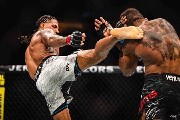 July 13, 2025, Nashville, Tn, United State: Max Griffin fights Chris Curtis in a Welterweight bout during the UFC Nashville: Lewis vs Teixeira at Bridgestone Arena on July 13, 2025 in Nashville, TN, United State. ( PxImages) Nashville United State - ZUMAp175 20250713_zsa_p175_072 Copyright: xDannyxPerezx