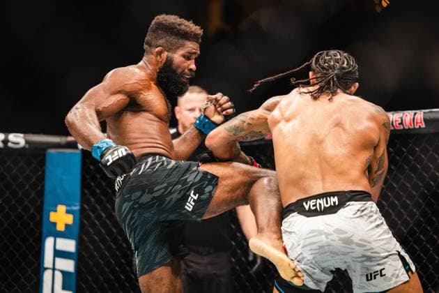 July 13, 2025, Nashville, Tn, United State: Max Griffin fights Chris Curtis in a Welterweight bout during the UFC Nashville: Lewis vs Teixeira at Bridgestone Arena on July 13, 2025 in Nashville, TN, United State. ( PxImages) Nashville United State - ZUMAp175 20250713_zsa_p175_076 Copyright: xDannyxPerezx