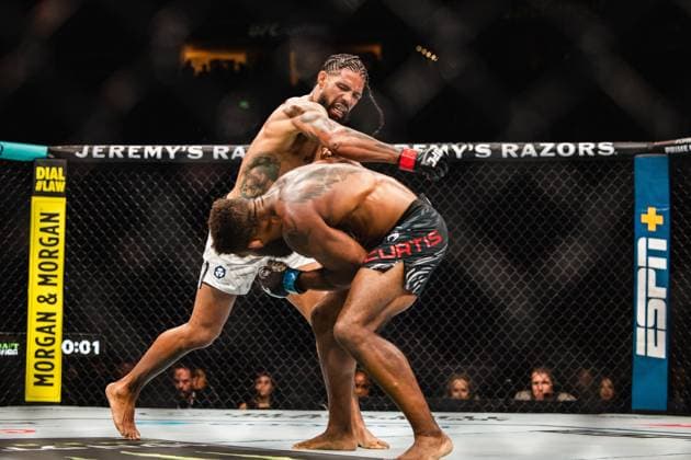 July 13, 2025, Nashville, Tn, United State: Max Griffin fights Chris Curtis in a Welterweight bout during the UFC Nashville: Lewis vs Teixeira at Bridgestone Arena on July 13, 2025 in Nashville, TN, United State. ( PxImages) Nashville United State - ZUMAp175 20250713_zsa_p175_079 Copyright: xDannyxPerezx