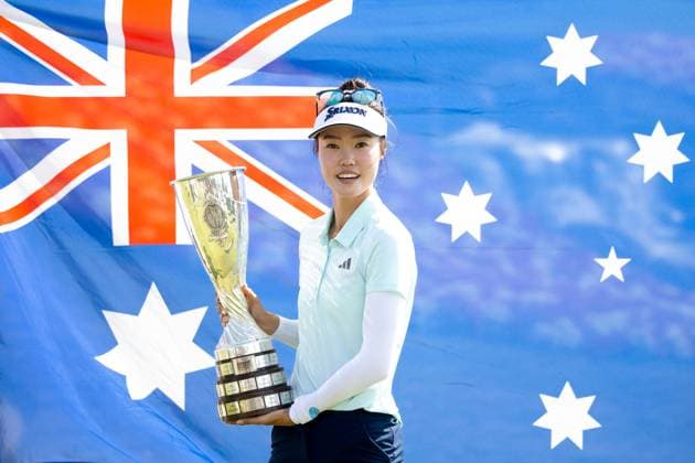 Sport Bilder des Tages GRACE KIM ALMUNDI EVIAN CHAMPIONSHIP PHOTOPQR LE DAUPHINE Grégory YETCHMENIZA ; Évian-les-Bains ; 13 07 2025 ; Évian-les-Bains (Haute-Savoie),13 juillet. 2025 THE ALMUNDI EVIAN CHAMPIONSHIP sur notre photo : Grace Kim remporte le tournoi devant Jeeno Thitikul. Grégory Yetchmeniza Le Dauphiné Libéré