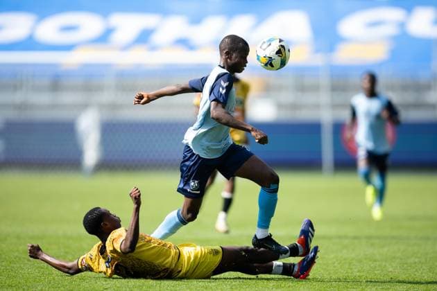 250719 Kamp om bollen under Boys 17 finalen i Gothia Cup mellan ASEC Mimosas och Beyond Limits den 19 juli 2025 i Göteborg. Copyright: MICHAELxERICHSEN BB250719MI051